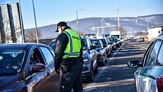 Szlovákia újra ellenőrzi határait