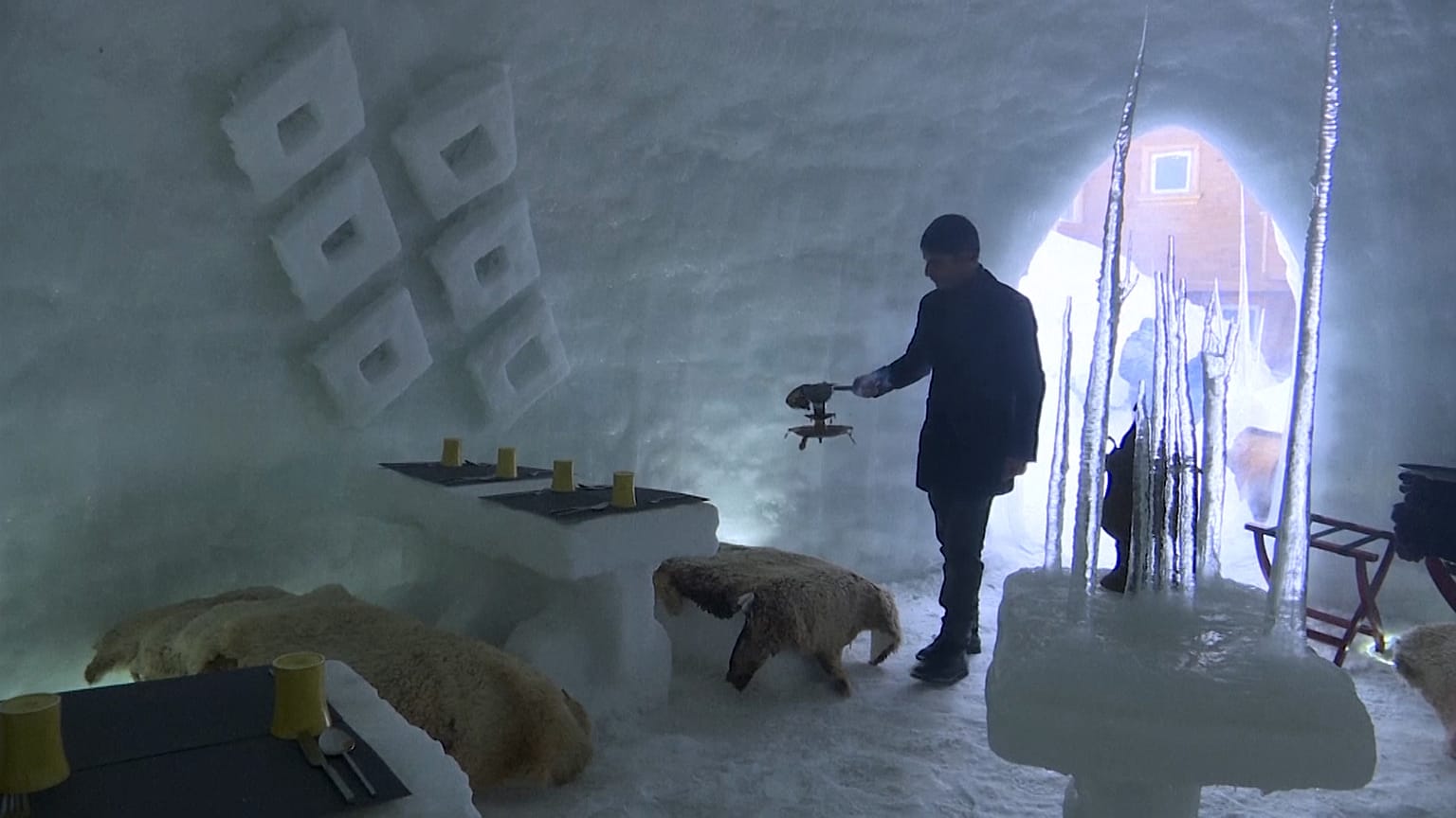 Kaschmir: Iglu-Café im Urlauber-Hotspot