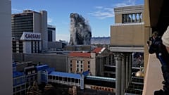 El derribo del antiguo casino Trump Plaza el miércoles 17 de febrero de 2021, en Atlantic City, Nueva Jersey. 