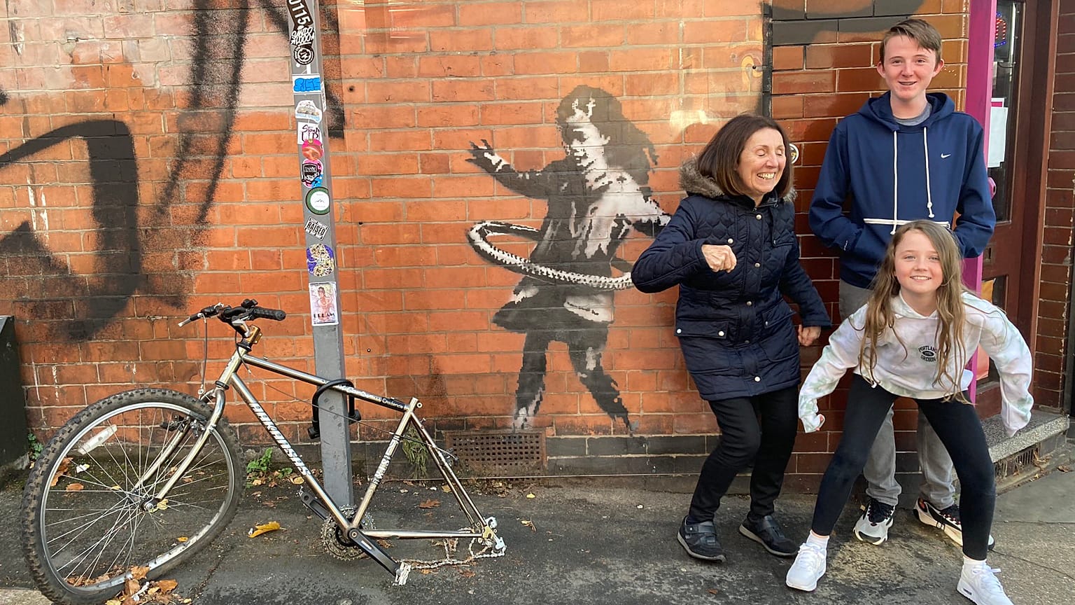 Banksy alkotásával sokan fotózkodtak Nottinghamban