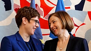Fransa ve Almanya savunma bakanları Florence Parly (solda) ve Annegret Kramp-Karrenbauer