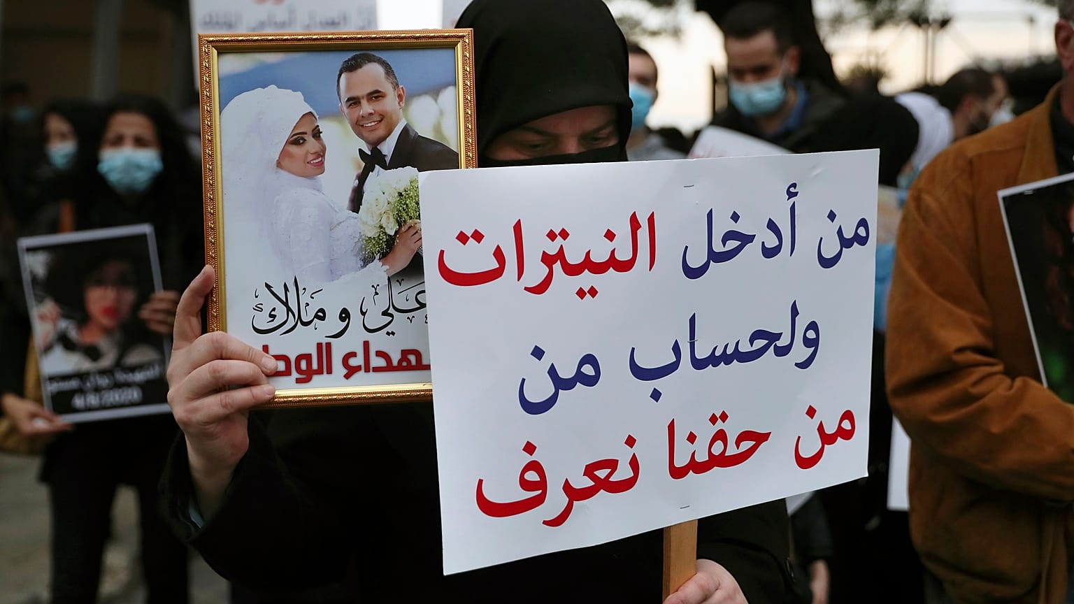 أقرباء لضحايا سقطوا في الانفجار يطالبون بالكشف عن الحقيقة ومعاقبة المسؤولين 