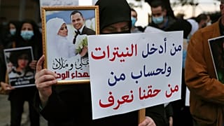 أقرباء لضحايا سقطوا في الانفجار يطالبون بالكشف عن الحقيقة ومعاقبة المسؤولين