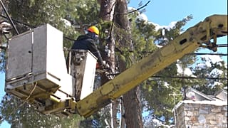 Eπιχείρηση αποκατάστασης της ηλεκτροδότησης στην βόρεια Αττική