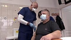 Oltás a bárándi rendelőben