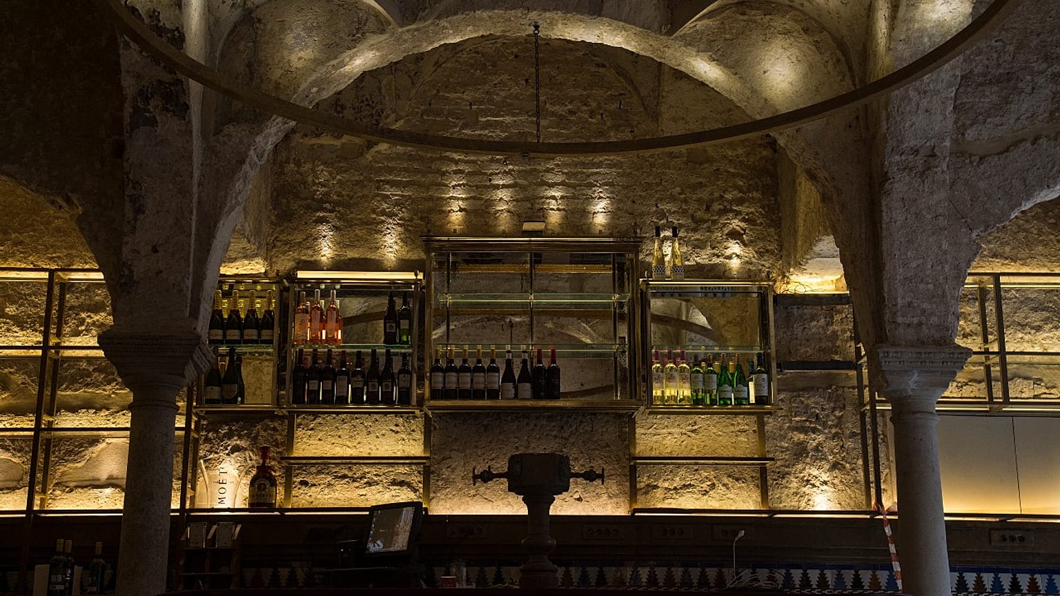 Theke der Giralda Bar in Sevilla