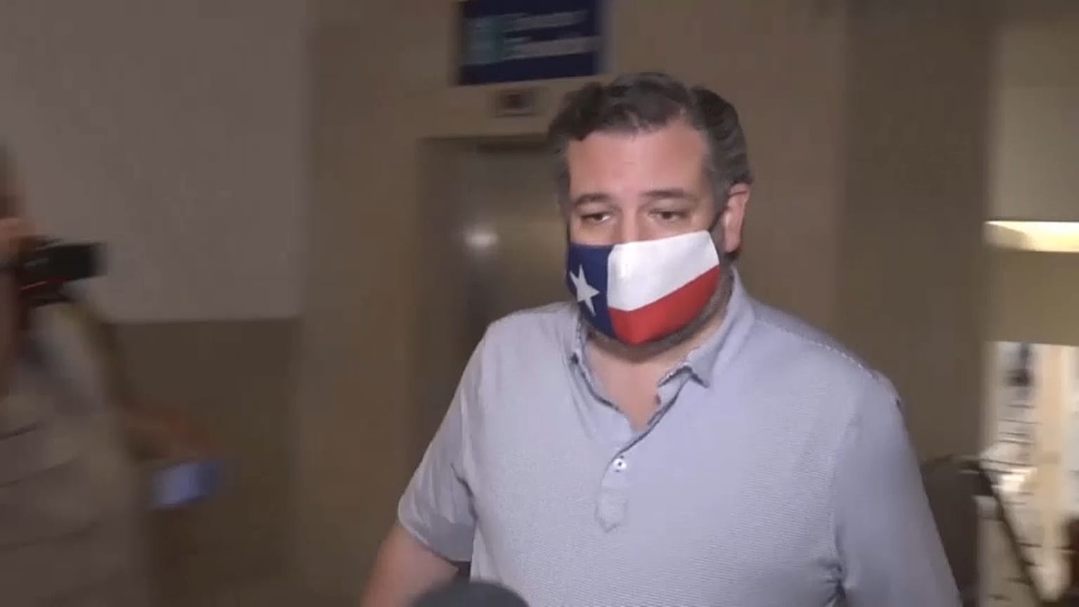Ted Cruz en el aeropuerto de Cancún, México