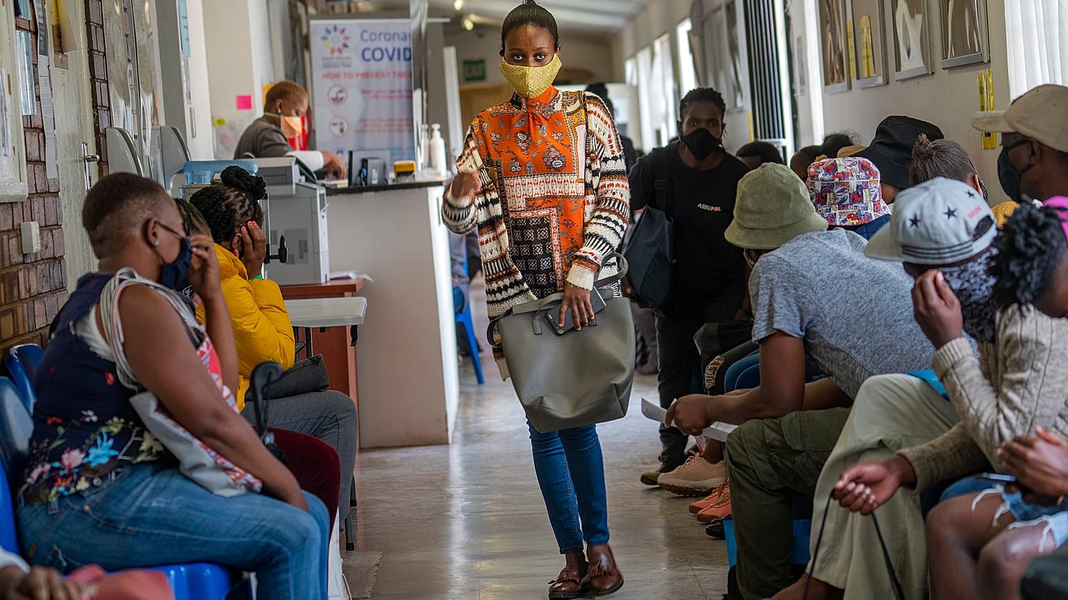 Güney Afrika'da gönüllü aşı denekleri 