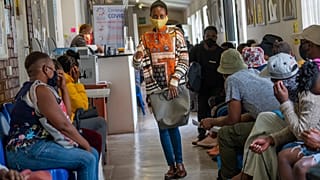 Güney Afrika'da gönüllü aşı denekleri 