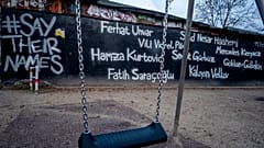 Almanya'nın Hanau kentinde ırkçı saldırı sonucu 4'ü Türk, 9 göçmen kökenli hayatını kaybetmişti. Hanau'da bazı noktalara saldırının kurbanlarının isimleri yazıldı