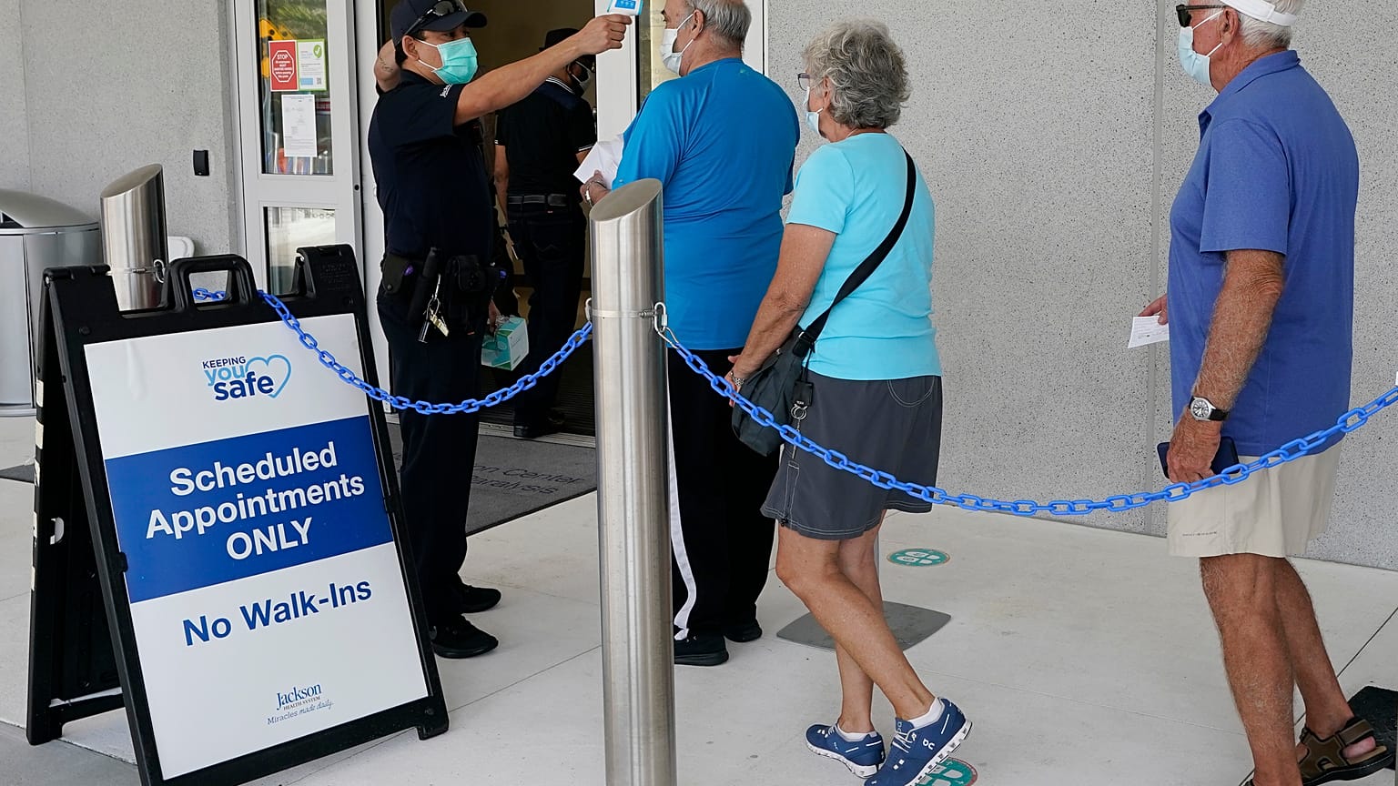Florida'da 65 yaş üstü ve uzun süreli bakım merkezlerinde kalanlara öncelik veriliyor