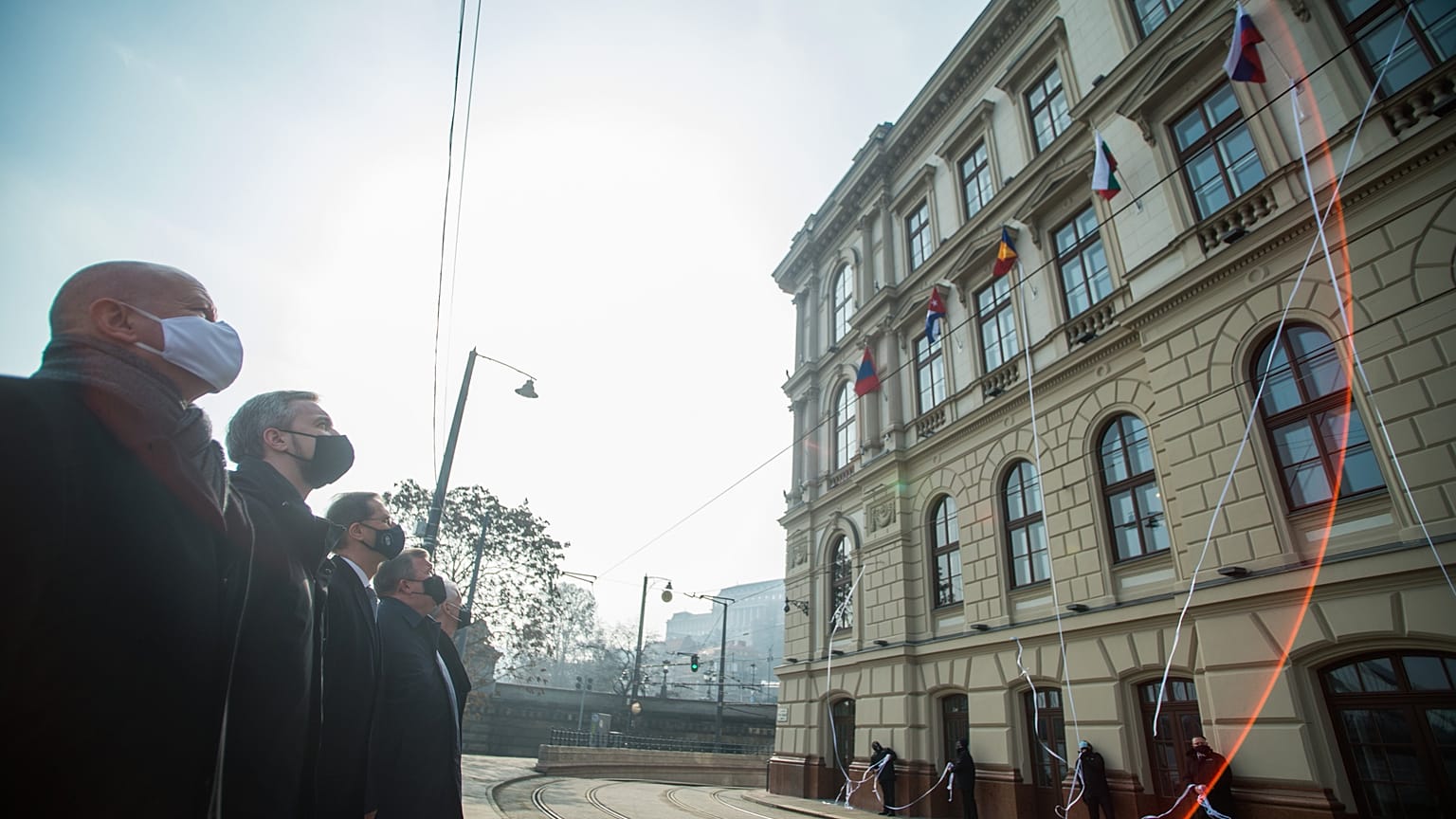 A magyar kormány tagjainak jelenlétében adták át a Nemzetközi Beruházási Bank székházát Budapesten