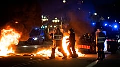 Αστυνομικοί εναντίον διαδηλωτών στη Βαρκελώνη