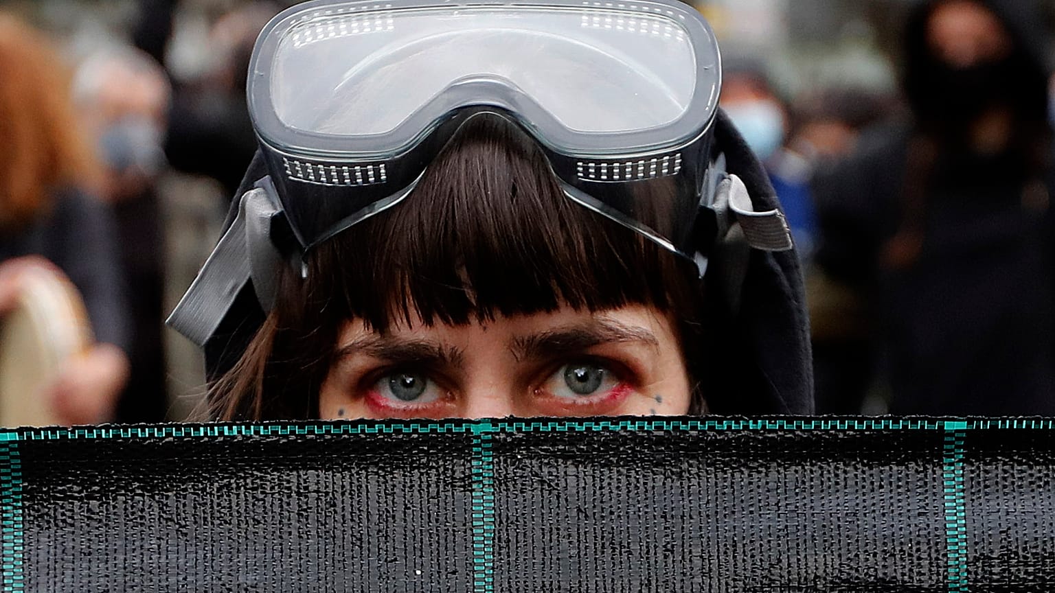 Une manifestante, lors du mouvement de protestation anti-restrictions et anti-gouvernemental du samedi 20 février 2021, à Nicosie, Chypre