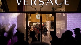 Uno de los comercios saqueados en Barcelona