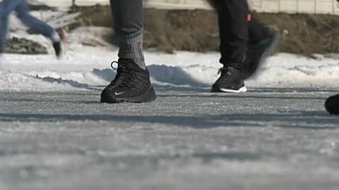 À Vladivostok, la course sur la mer gelée, le 21 février 2021, Russie