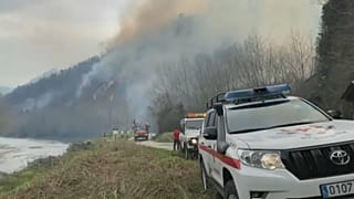 Lángoló tűz a Pireneusok spanyolországi oldalán 