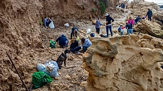 170 km di costa israeliana riempita di catrame