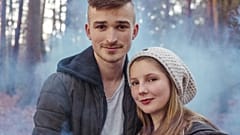 Krystal (links) und Nico sind unterwegs von Hamburg nach Australien