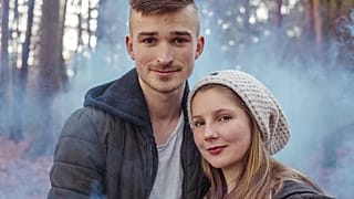 Krystal (links) und Nico sind unterwegs von Hamburg nach Australien