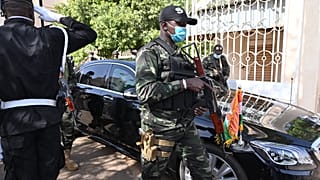 Nijer'de cumhurbaşkanlığı seçimleri sırasında, komisyon üyelerini taşıyan araca bombalı saldırı düzenlendi.