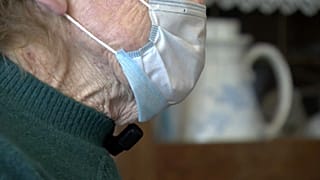 Una anciana, víctima de malos tratos, cuenta a Euronews su historia