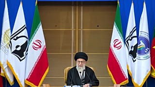 علي خامنئي المشرد الأعلى لإيران 