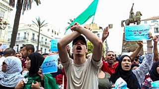 صورة من الارشيف