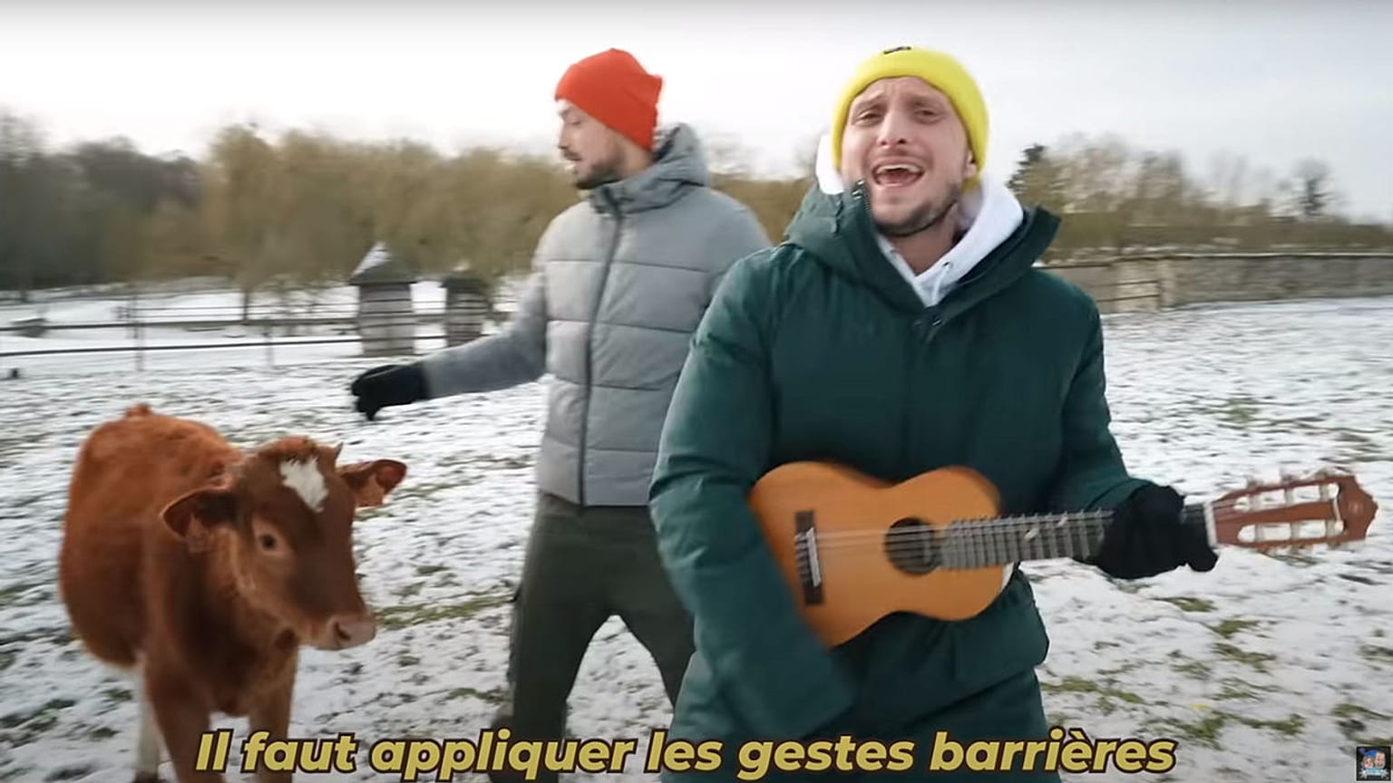 Jelent a Je me Souviens című dal klipjéből