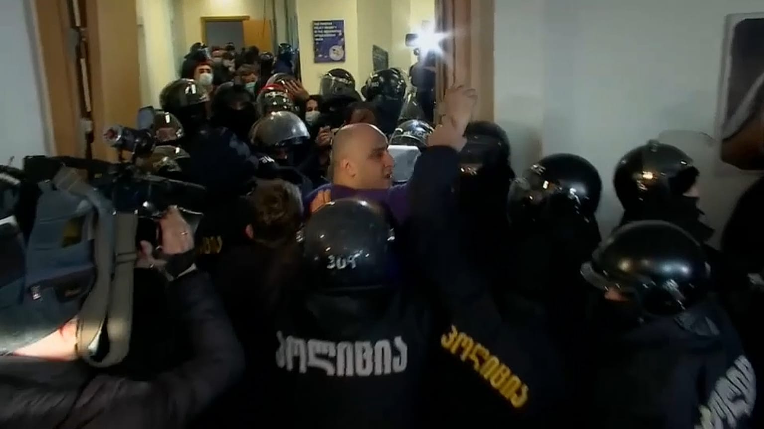 Erőszakos műveletté fajult az ellenzéki vezető letartóztatása Tbilisziben