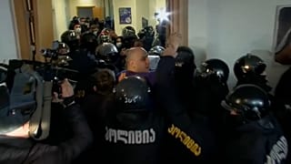 Erőszakos műveletté fajult az ellenzéki vezető letartóztatása Tbilisziben