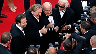 Gérard Depardieu en compgnie de Sepp Blatter et Frederic Auburtin lors du 67ème festival de Cannes, le 18 mai 2014, France