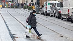 Pedestrians shop in advance of a new coronavirus lockdown in Dublin on December 31, 2020. 