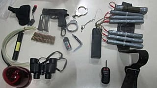 وسایل کشف شده از فرد بازداشتی