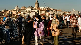 İstanbul, Galata Körüsü üzerinden bir kare.