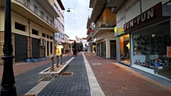 Άδειοι δρόμοι, κλειστά καταστήματα