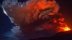 Cada erupción parece mas espectacular que la anterior 