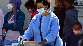 Tiltakoznak a dél-afrikai egészségügyi dolgozók