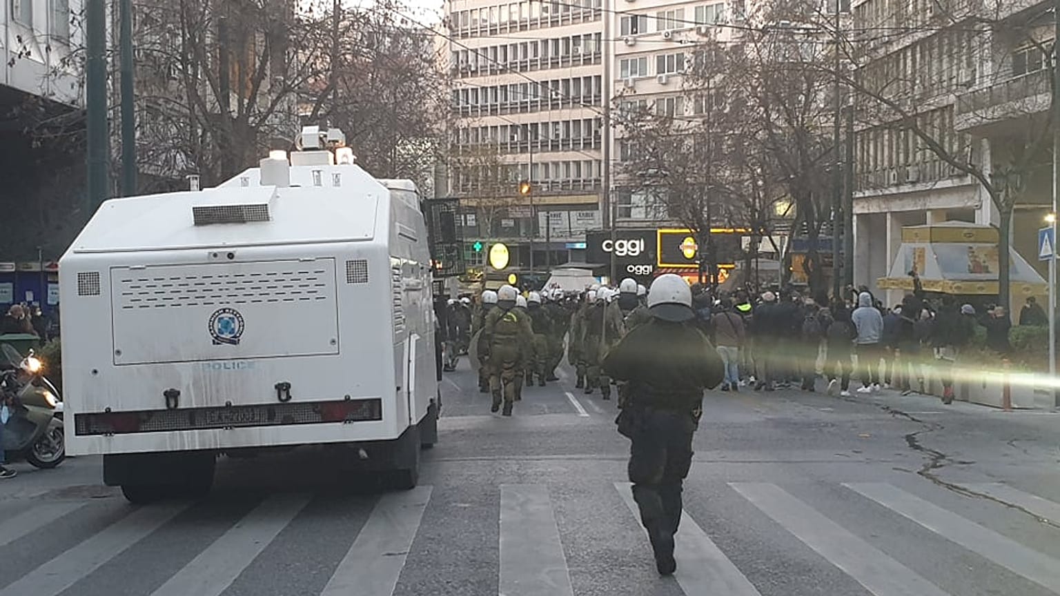 Ένταση στην πορεία συμπαράστασης για τον Δημήτρη Κουφοντίνα