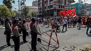 متظاهرون ضد الانقلاب في ميانمار. 2021/02/24
