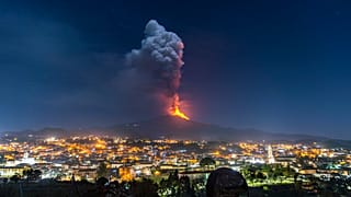 فوران آتشفشان اتنا نه چندان دور از مناطق مسکونی