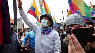 El candidato a la presidencia, Yaku Pérez, junto a los participantes en la marcha indígena