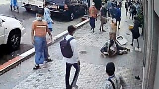 هواداران کودتاگران در یانگون با چاقو به جان معترضان افتادند