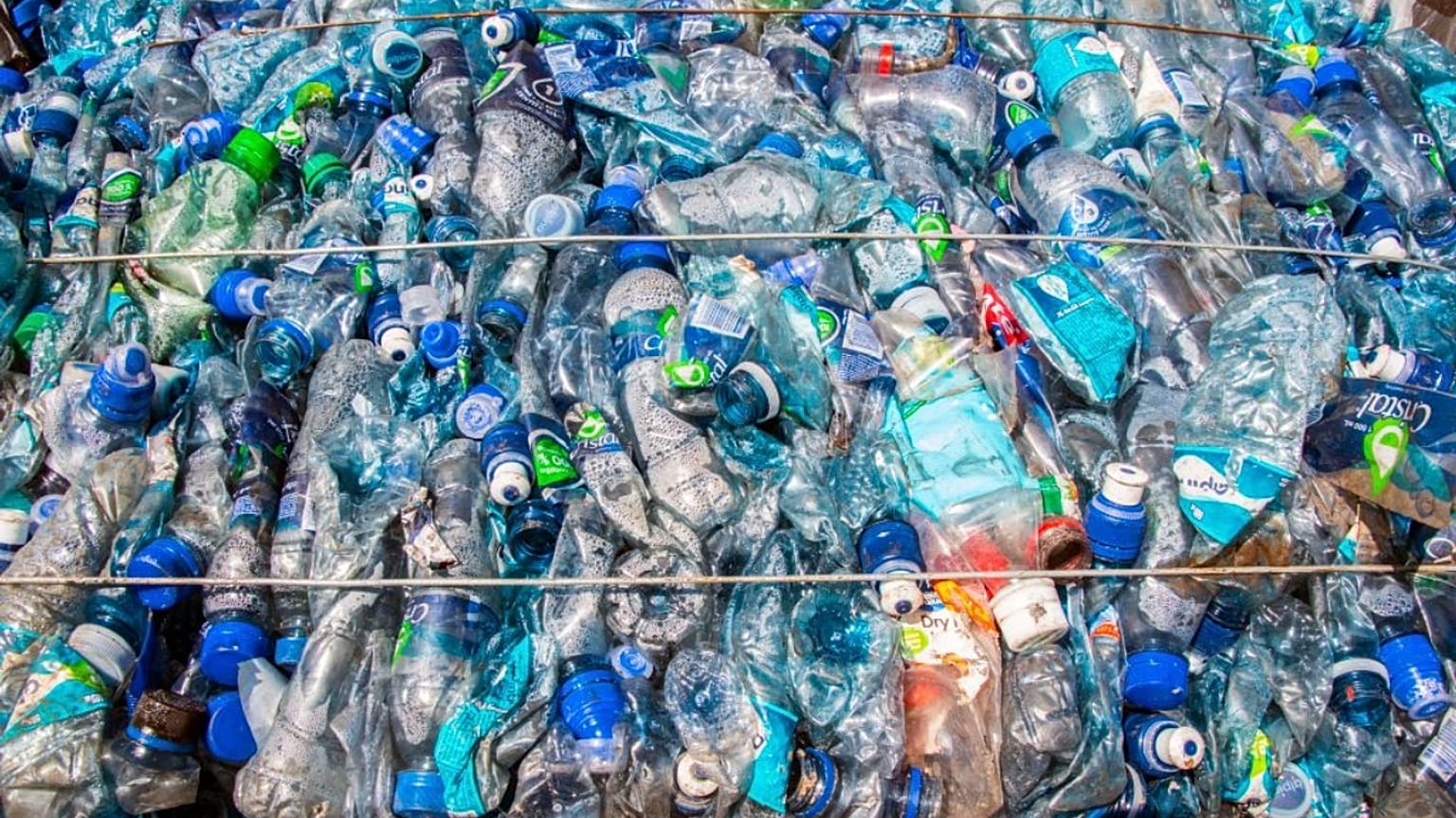 plastik şişeler