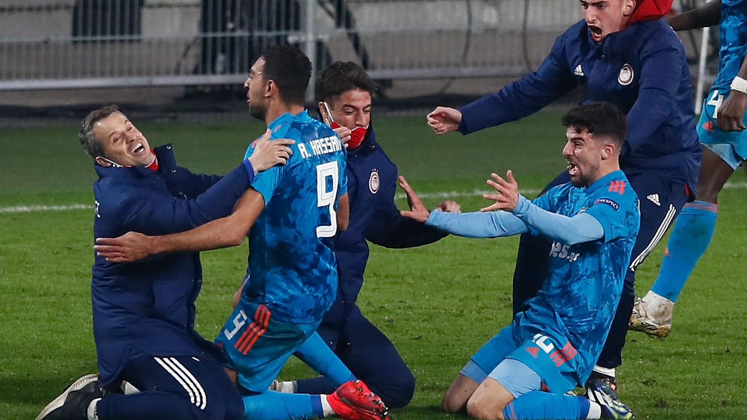 Πανηγυρισμοί μετά το γκολ του Χασάν στο 88'