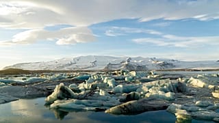Vista del volcán Oraefajokull durante un episodio sísmico en 2017.