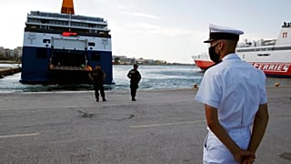Πλοίο στο λιμάνι του Πειραιά - φωτό αρχείου