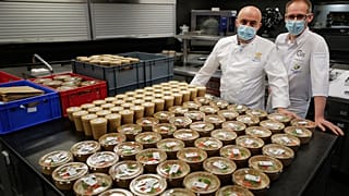 Fransa'da öğrencilere bedava yemek kampanyasına katılan iki restoran şefi