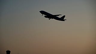 Un Airbus de Air France despega del aeropuerto de Tegel, Berlín, 8/11/ 2020.