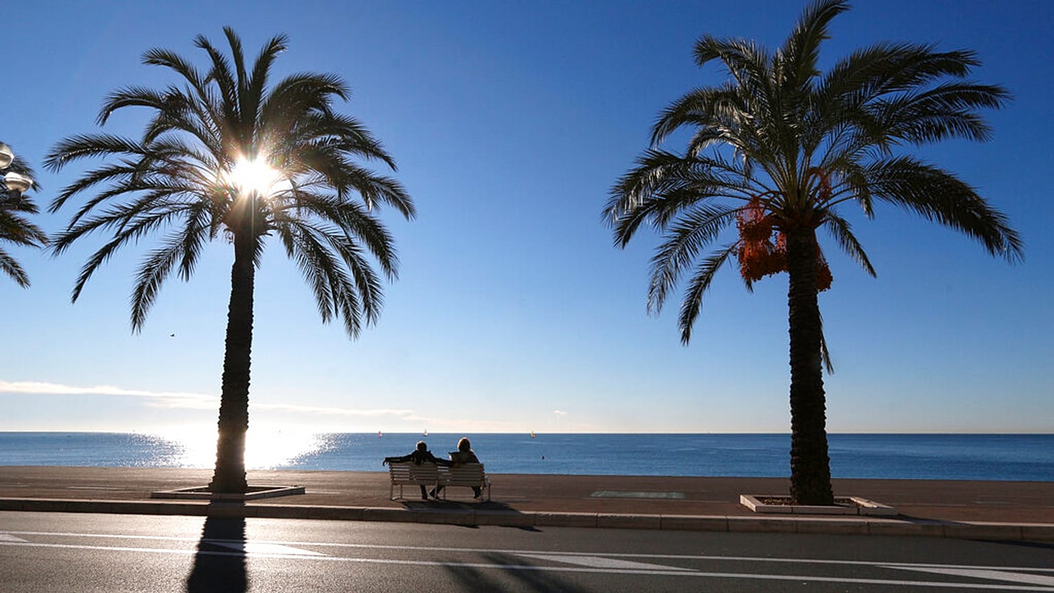 Πιο αυσηρά περιοριστικά μέτρα σε επαρχίες της Γαλλίας και της Πολωνίας